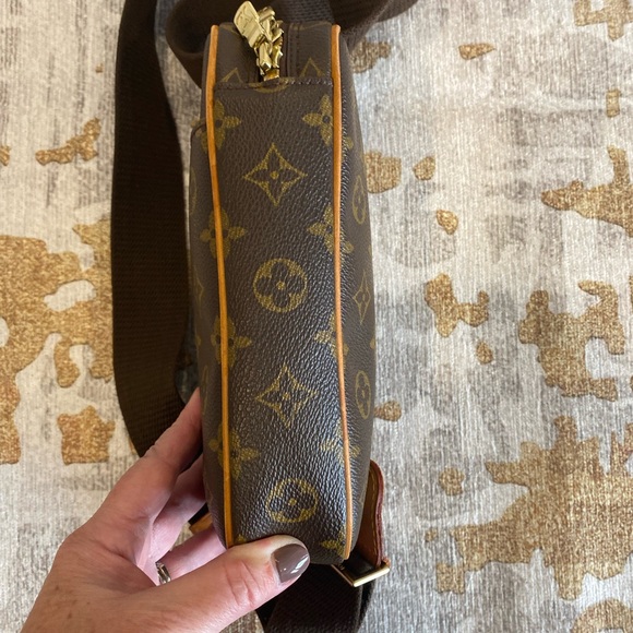 Louis Vuitton Monogram Pochette Gange - Picture 3 of 8